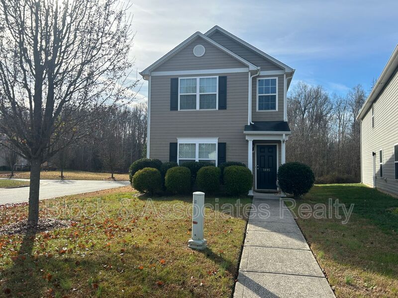 1895 Pk Mdw Cir in Winston-Salem, NC - Building Photo