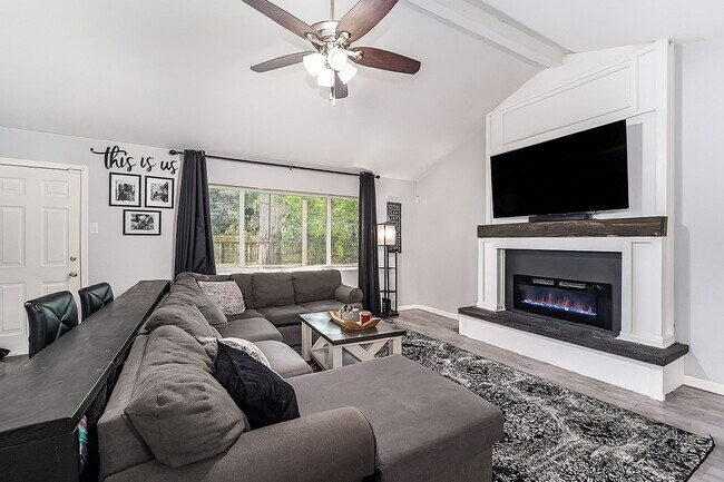 12215 Hillcroft St in Houston, TX - Building Photo - Building Photo