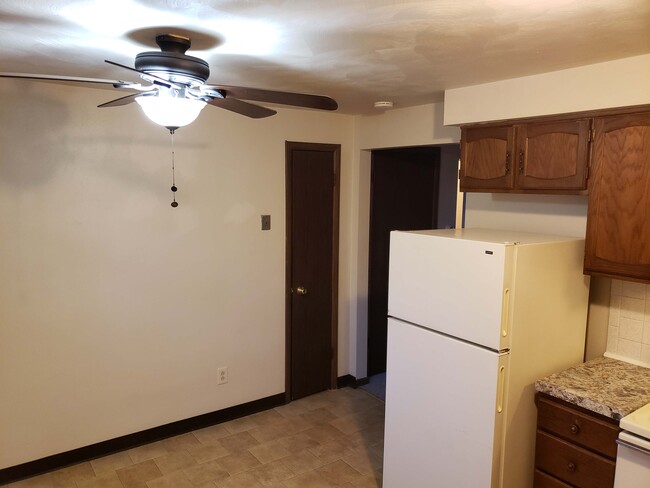 8 Sandy Dr in New Middletown, OH - Foto de edificio - Building Photo