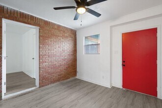 10205 Old Manchaca Rd in Austin, TX - Building Photo - Building Photo