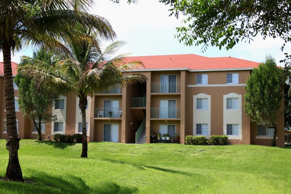 Crossings at University in Miami Gardens, FL - Foto de edificio