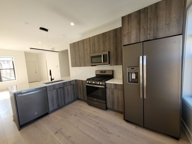 1334 W Bryn Mawr Ave in Chicago, IL - Foto de edificio - Building Photo