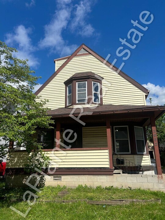 3932 Burnham Ave in Toledo, OH - Building Photo