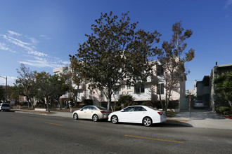 Clarington Apartments in Los Angeles, CA - Building Photo - Building Photo