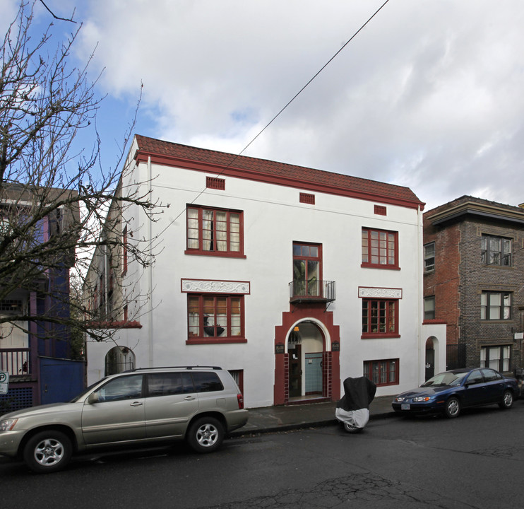 Plato Apartments in Portland, OR - Building Photo