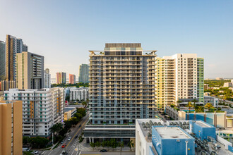 Brickell Ten in Miami, FL - Foto de edificio - Building Photo