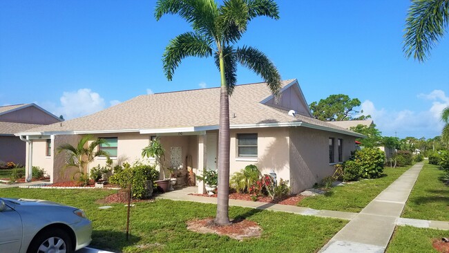 27600 Southview Drive, Unit #159 in Bonita Springs, FL - Foto de edificio - Building Photo