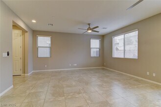 240 Sweet Spot St in Henderson, NV - Building Photo - Building Photo