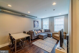 135 N 3rd St in Philadelphia, PA - Foto de edificio - Building Photo