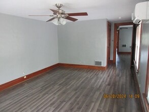 919 W 8th St, Unit B in Anderson, IN - Building Photo - Building Photo