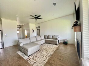 9333 SW 42nd St in Oklahoma City, OK - Foto de edificio - Building Photo