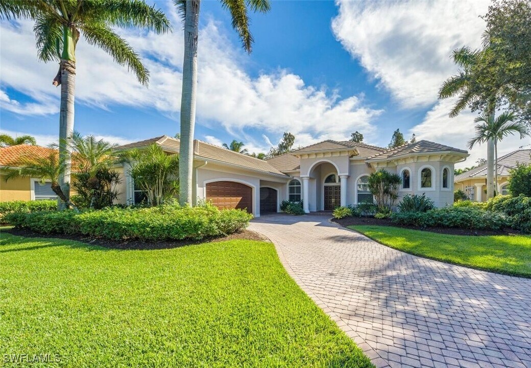 3124 Strada Bella Ct in Naples, FL - Foto de edificio