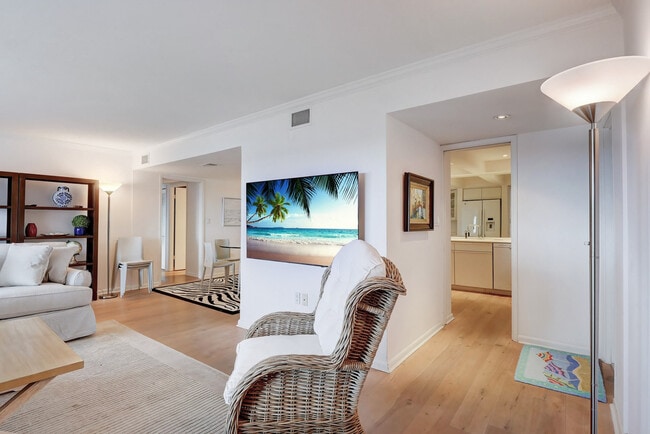 3951 Gulf Shore Blvd N in Naples, FL - Building Photo - Building Photo