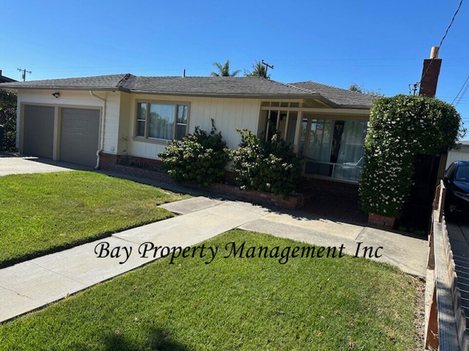 52 San Pedro St in Salinas, CA - Building Photo