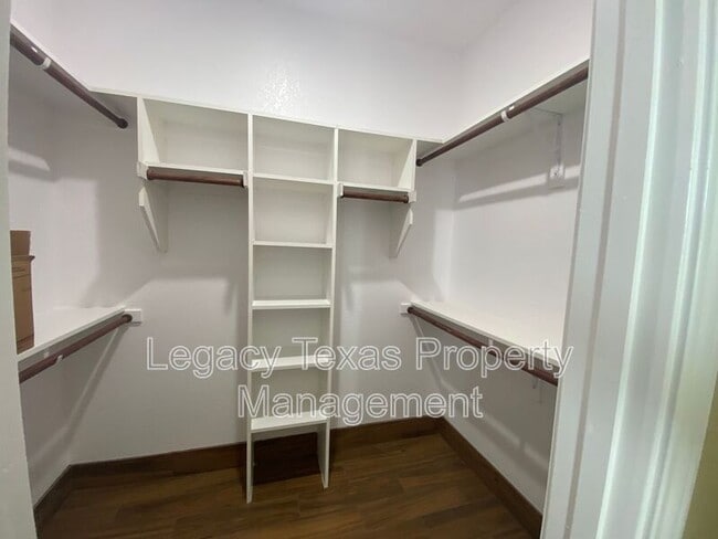 103 Sabine Ave in Cleburne, TX - Building Photo - Building Photo