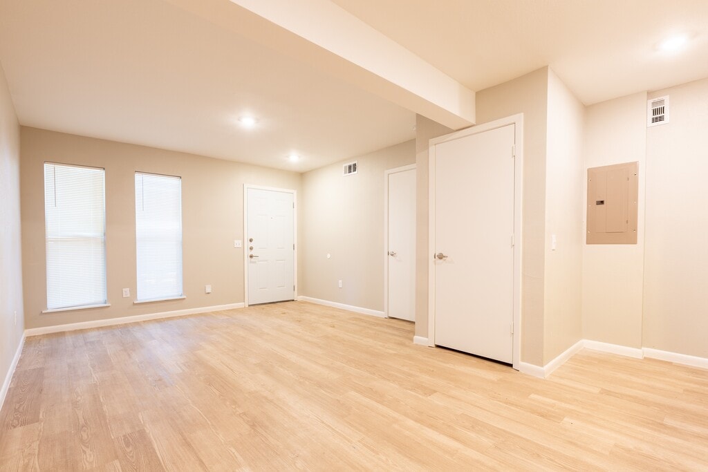 The Paddock on Park Row Apartment Homes in Arlington, TX