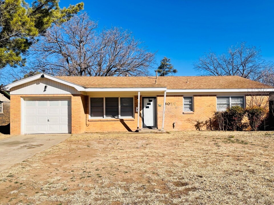 3022 57th St in Lubbock, TX - Building Photo