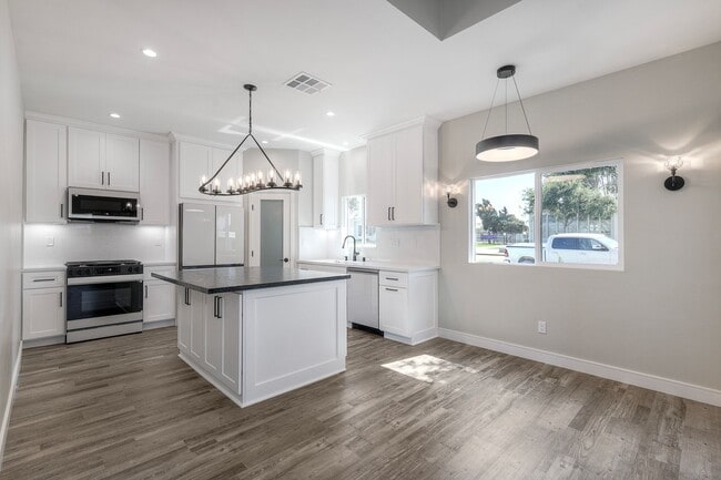 532 Elm Ave in Imperial Beach, CA - Foto de edificio - Building Photo