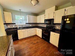 6048 Heath Valley Rd in Charlotte, NC - Building Photo - Building Photo