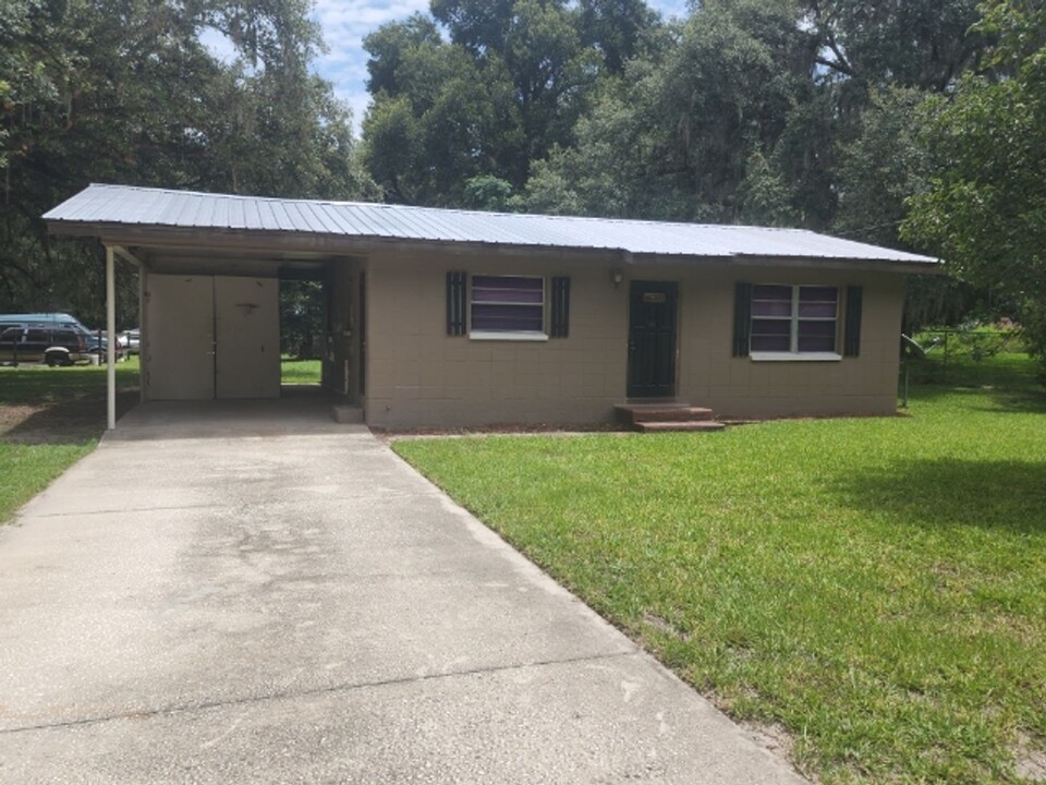 12052 Carmen Ave in Dade City, FL - Building Photo