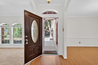 4227 Meadowchase Ln in Houston, TX - Foto de edificio - Building Photo