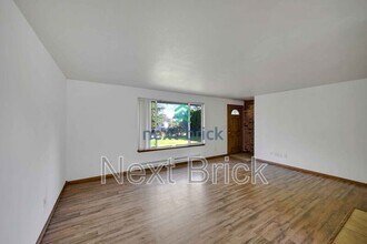 9320 1st Ave SE in Everett, WA - Building Photo - Building Photo