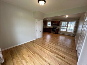 98 Cortelyou St in Islip, NY - Building Photo - Building Photo