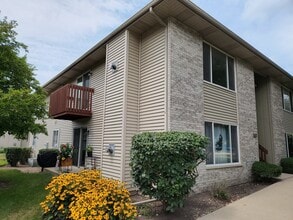 500 Westwood Ct in Crystal Lake, IL - Building Photo - Building Photo