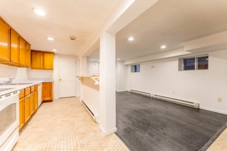 68 Oakwood Ave in Troy, NY - Building Photo - Building Photo