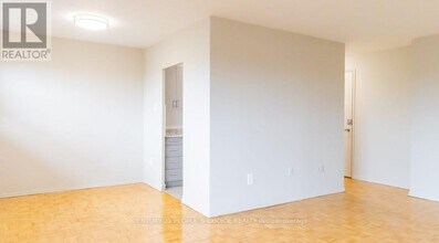 1061 Seneca Ave in Mississauga, ON - Building Photo - Building Photo