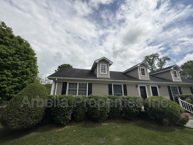 property at 115 Rowe Ln