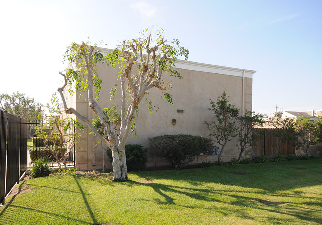 Townhome 2 bed 1.5 Bath in Anaheim in Anaheim, CA - Foto de edificio - Building Photo