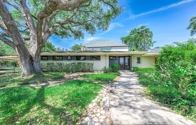 property at 6825 Bellgreen Dr