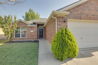 4001 Rochester Dr in Fort Worth, TX - Building Photo - Building Photo
