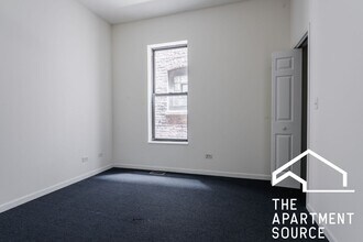 2833 W Medill Ave in Chicago, IL - Building Photo - Building Photo
