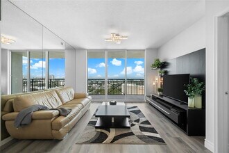 600 W Las Olas Blvd in Fort Lauderdale, FL - Building Photo - Building Photo