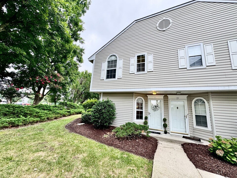 1748 Cottenham Ln in Virginia Beach, VA - Building Photo