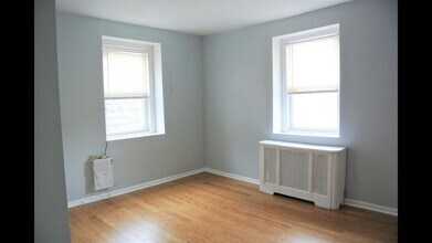5006 Hazel Ave, Unit Apt 3rd floor in Philadelphia, PA - Building Photo - Building Photo