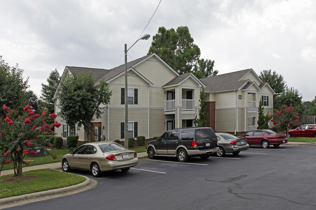 Caitlin Station in Shelby, NC - Foto de edificio