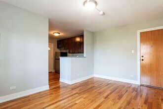 2907 N Mildred Ave, Unit 2cc in Chicago, IL - Foto de edificio - Building Photo