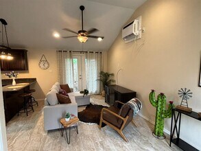 75 Pedernales St in Austin, TX - Building Photo - Building Photo