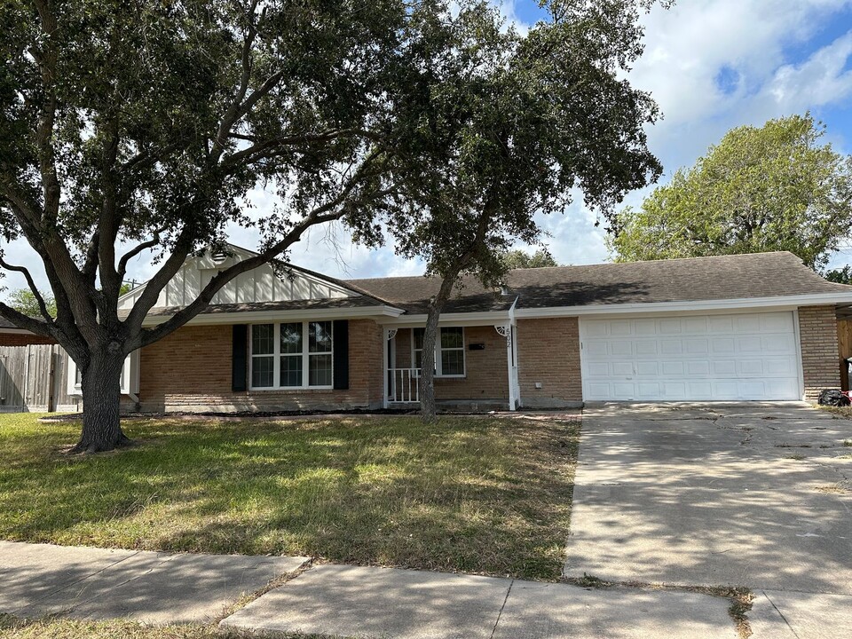 502 Greenway Dr in Corpus Christi, TX - Building Photo