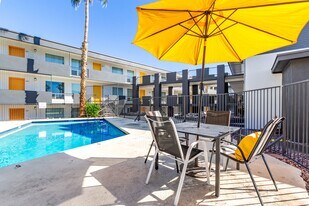 Radius Apartments in Phoenix, AZ - Building Photo