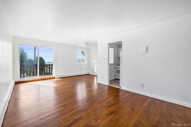 345 N Broadway in Yonkers, NY - Building Photo - Building Photo