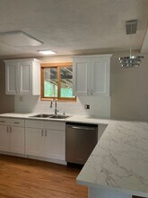 8525 S Spring Valley Park Dr in Chagrin Falls, OH - Building Photo - Building Photo