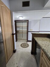 8425 NW 8th St, Unit 307 in Miami, FL - Building Photo - Building Photo