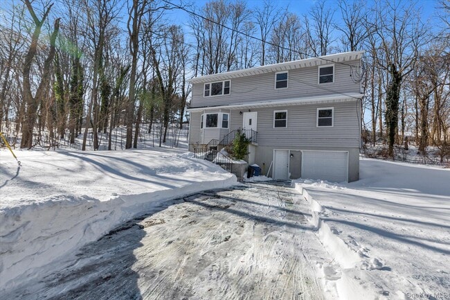 153 Vernon Valley Rd in East Northport, NY - Building Photo - Building Photo