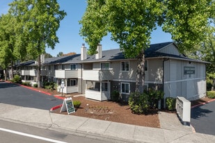 Creekside Commons Apartments in Tigard, OR - Building Photo