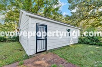 5006 Quince Rd in Memphis, TN - Building Photo - Building Photo