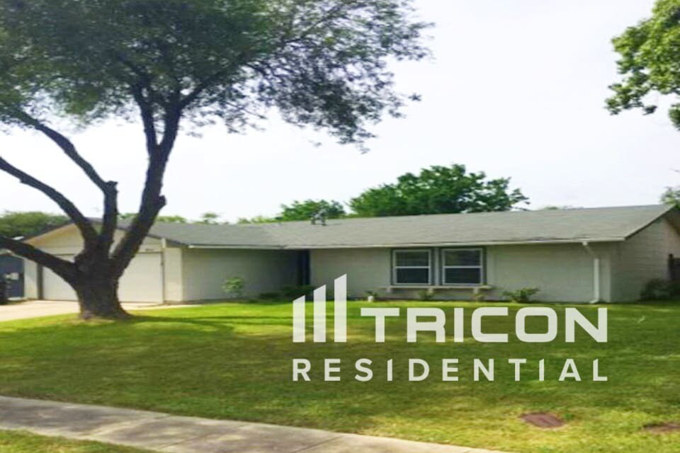 9415 Stones River Dr in San Antonio, TX - Building Photo